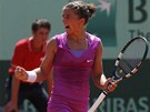 Italka Sara Erraniová se raduje z postupu do druhého kola Roland Garros.