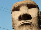 U Bohdalic na Vykovsku stojí kopie jedné ze soch moai z Velikononího ostrova.