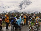 POD ALPSKÝMI TÍTY. Cyklisté Liquigasu se drápají na obávaný vrchol Mortirolo. 