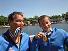 Filip Dvoák koue zlatou medaili, kterou získal spolen s Jaroslavem Radonm