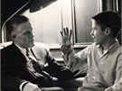 Mladý Mitt se svým otcem Georgem doma v Michiganu (1957)