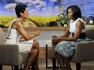 Michelle Obamová (vpravo) a moderátorka Robin Robertsová pi talk show Dobré...