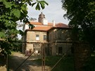 Zchátralý zámek Barchov 
