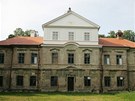 Zchátralý zámek Barchov 