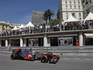 EV MOTOR V ULICÍCH. Jenson Button týmu McLaren pi tréninku na Velku Monaka