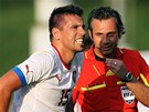Milan Baro (vlevo) v prbhu duelu eské fotbalové reprezentace s výbrem