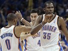 Russell Westbrook, Nick Collison a Kevin Durant (zleva) z Oklahoma City Thunder