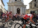 ULICEMI TREVISA. Cyklisté na startu 19. etapy Giro d´Italia.