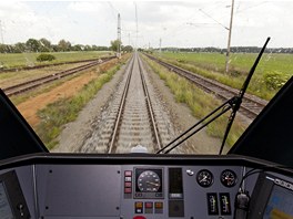Na zkuebnm okruhu ve Velimi se pedstavil nov vlak Leo Express. (24. kvtna