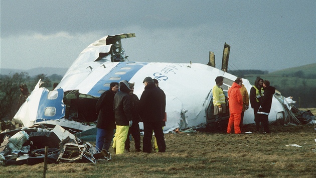 Pi atentátu na letadlo spolenosti Pan Am zemelo ped 25 lety vech 243 pasaér letadla, 16 len posádky a 11 obyvatel skotského msta Lockerbie, na n se stroj zítil.