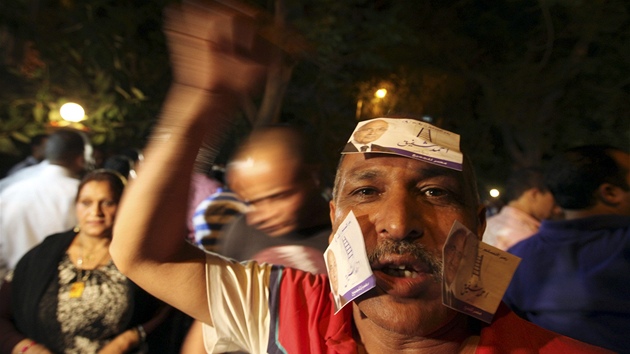 Stoupenec Ahmeda afka demonstruje v Khie(29. kvtna 2012)