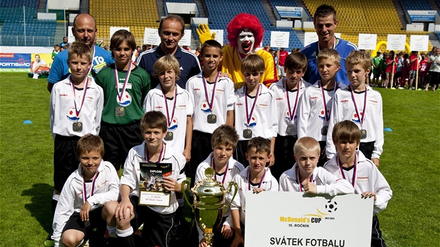 Mladí fotbalisté ze základní koly Davle se museli na McDonald's Cupu v starí