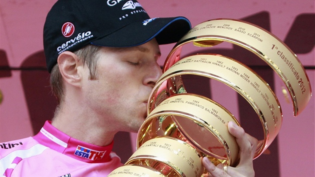 LÍBÁNÍ TROFEJE. Kanaan Ryder Hesjedal vyhrál celkové poadí cyklistického Gira