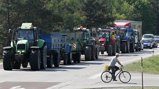 Traktory zablokovaná křižovatka Tři věžičky v Jihlavě (23. květen 2012)
