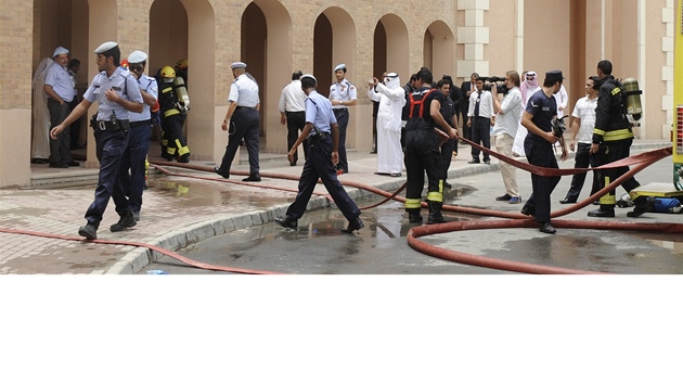 Hasičské sbory likvidují požár obchdního centra v katarském Dauhá