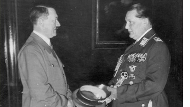 Hermann Göring byl součástí špičky nacistické hierarchie. Leckdy býval populárnější než samotný Hitler.