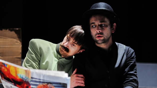 Tomá Pavelka a Filip apka v inscenaci Mein Kampf praského vandova divadla
