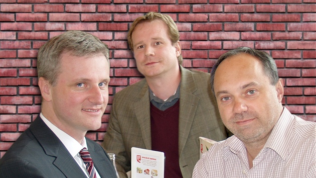 Odborníci na vymáhání dluh: (zleva) Vladimír Vachel, Cyril Mores a Vladimír