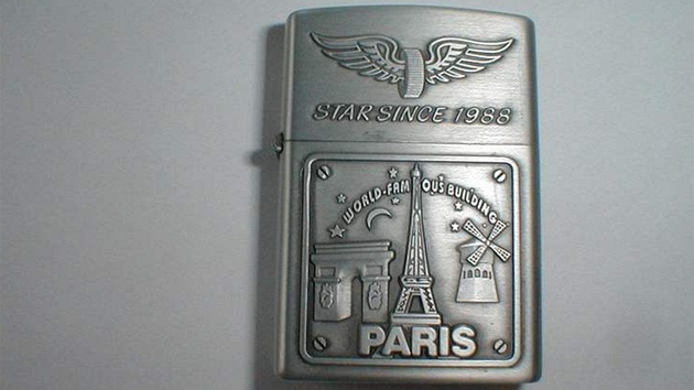 �ínské pad�lky známých zapalova�� firmy Zippo