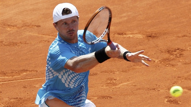 KONEC P�I ME�BOLU. Ruský tenista Alex Bogomolov nezvládl kv�li k�e�ím záv�r