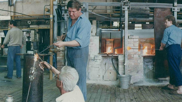 Výroba skla neustala v harrachovské sklárn ani po roce 1948.