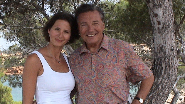 Karel Gott s partnerkou Ivanou na Mallorce