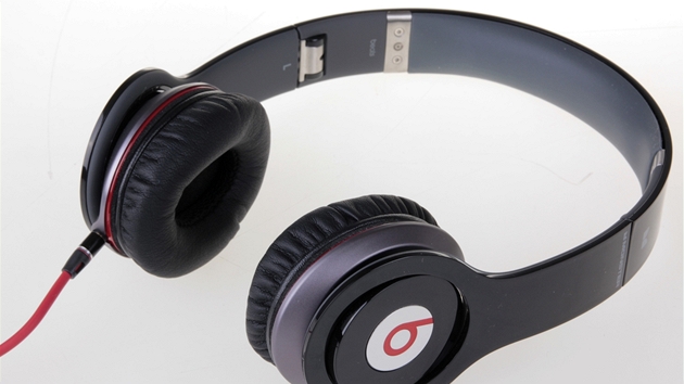 Apple si chce koupit výrobce dunivých sluchátek Beats - iDNES.cz