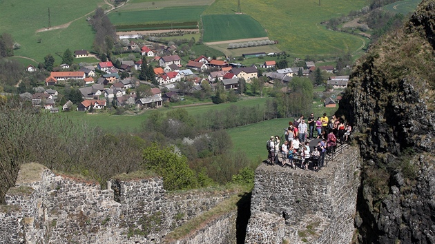 Národní památkový ústav zkusí nechat na hrad Trosky oteveno nkolik pondlk.