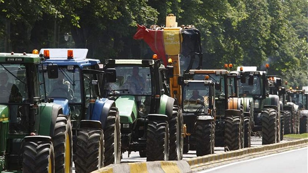 (ilustraní snímek) - traktor, protest, zemdlci, brusel
