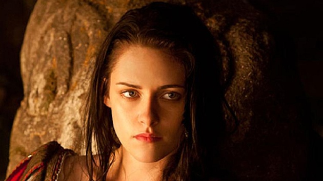 Sn�hurku hraje Kirsten Stewart známá z upírské ságy Stmívání. 