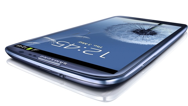 Galaxy S III v modrém provedení bude zpočátku vzácností