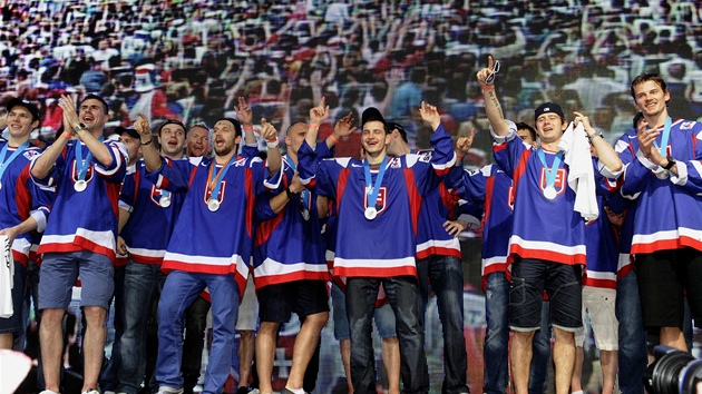 Zisk st�íbrných medailí na mistrovství sv�ta slavili po návratu z Finska