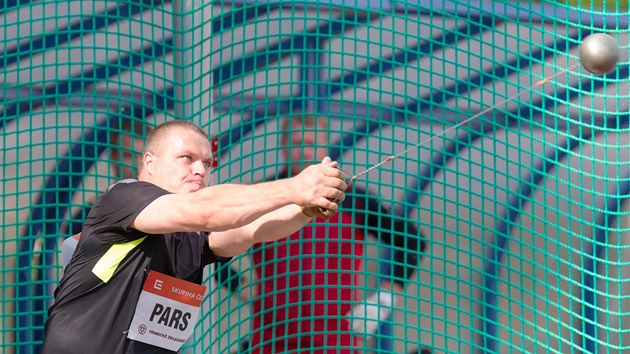 Vít�z závodu kladivá�� Krisztián Pars z Ma�arska.