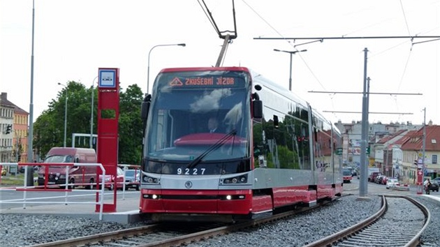 Tramvajová tra� v Zenklov� ulici v Praze 8 pro�la kompletní rekonstrukcí.
