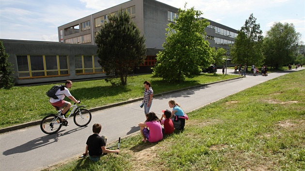 Základní kola Moravská v Havíov-umbarku, kde ena pobodala vychovatelku v