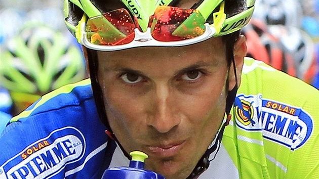 Ivan Basso se oberstvuje na trati 19. etapy Gira.
