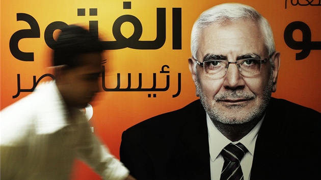 Volební plakát jednoho z favorit prezidentských voleb v Egypt Abdala Futúha
