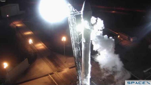 Raketa Falcon 9 p�ipravena k úternímu letu s modulem Dragon k ISS.