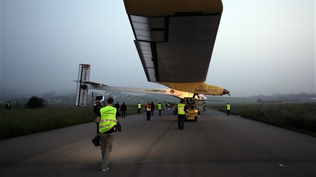 Letoun Solar Impulse pipraven na start ze vcarskho aerodromu v Payenne 