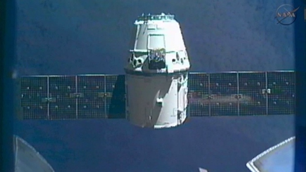 Modul Dreagon ve vzdálenosti 30 metr od ISS