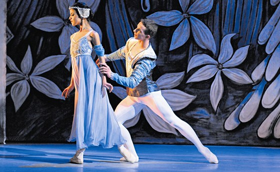 Colombe Hays v baletu Raymonda s Richardem Ševčíkem.