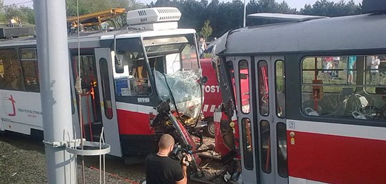 V Brn u stanice Eerova se srazily dv tramvaje, tyi lidé se zranili.