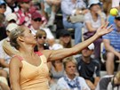 Klára Zakopalová v zápase 2. kola Roland Garros s Ruskou Marií Kirilenkovou.