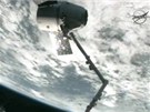 Modul Dragon ped odletem o ISS