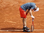 BOLEST. Britsk tenista Andy Murray m problmy se zdy.