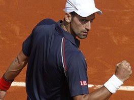 POSTUP. Svtov jednika Novak Djokovi zatm na Roland Garros suvernn vtz.