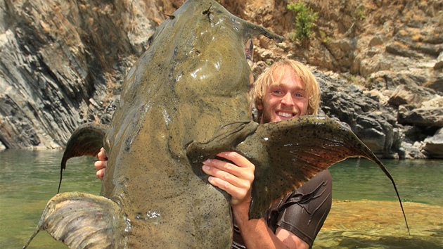 Rekordní úlovek váil 87 kilogram. Lidoravá ryba goonch.