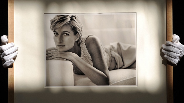 Princezna Diana na snmku z roku 1993, kter podil fotograf hvzd Mario Testino.