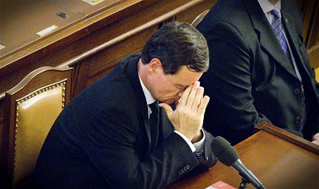 Z vazby do Snmovny. Výpov vazebn stíhaného bývalého hejtmana Davida Ratha byla jedním z nejsilnjích moment poloasu Snmovny, která vzela z voleb v roce 2010.