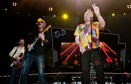 Beach Boys slaví 50 let od zaloení. Na snímku z koncertu v Las Vegas 27.